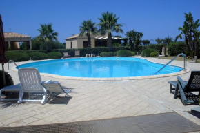  Casa Vacanze Libeccio - Villetta con giardino e piscina condominiale  Кустоначи
